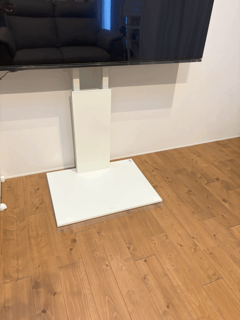 ブログ著者宅のスッキリとしたWALL V2テレビスタンド