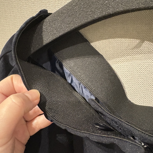卒業式用パンツスーツのウエスト裏ゴム仕様（お腹が苦しくないデザイン）